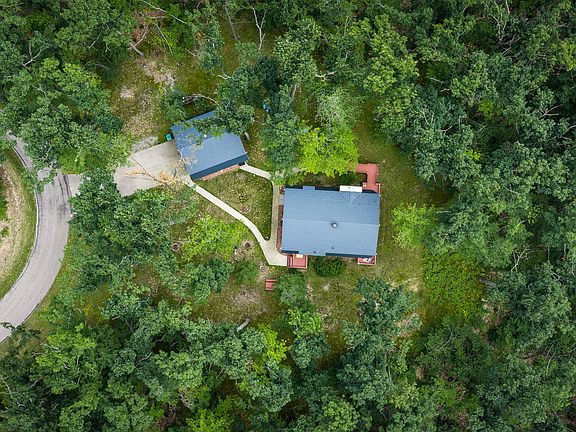 3rd image of 41 Waneta Ct
