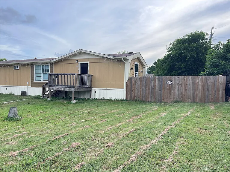 417 Lenora Dr — Photo 2