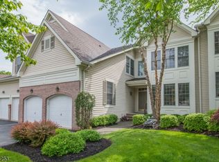 49 Schindler Way, Fairfield, NJ 07004