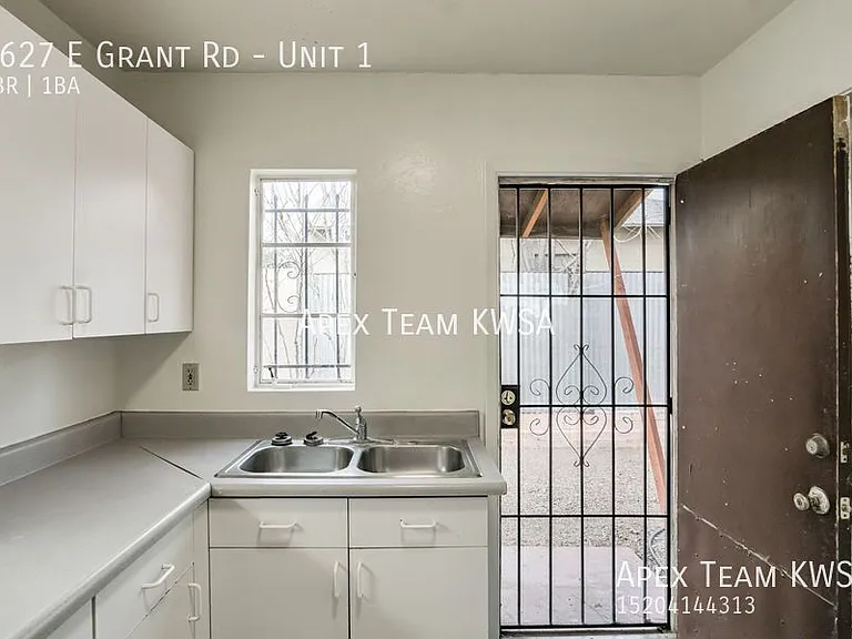 2627 E Grant Rd #1 — Photo 26
