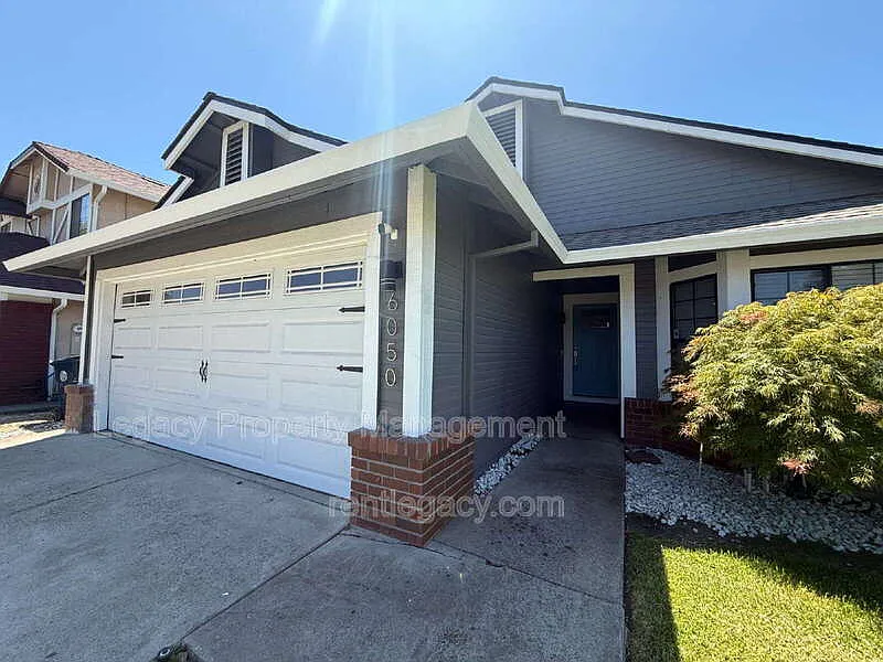3 bed, 2.0 bath, 1210 sqft, $2,550 — Photo 2