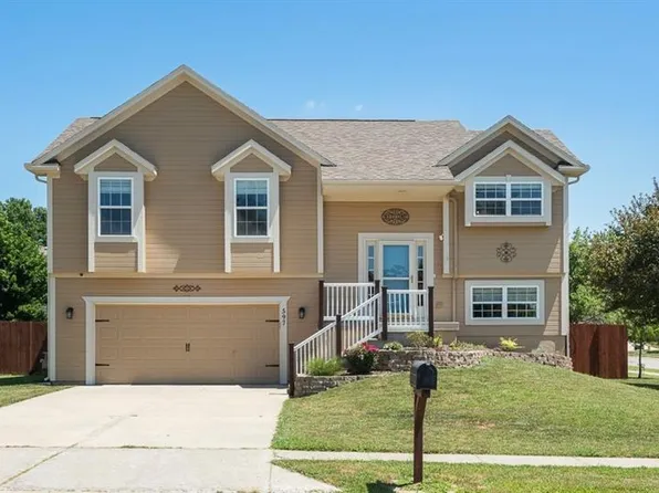 597 S Pine St, Gardner, KS 66030