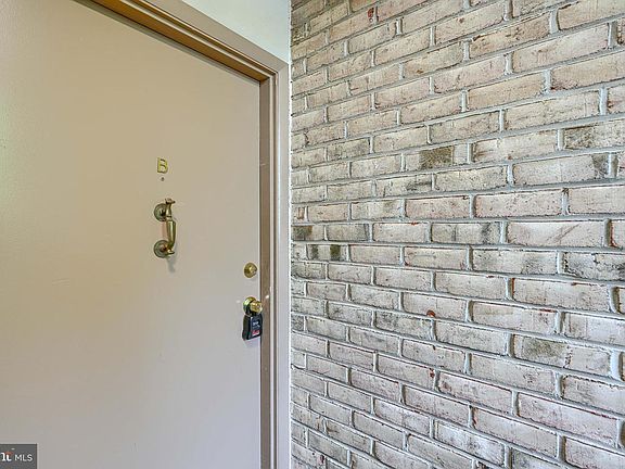 4th image of 227 Crocker Dr Unit B