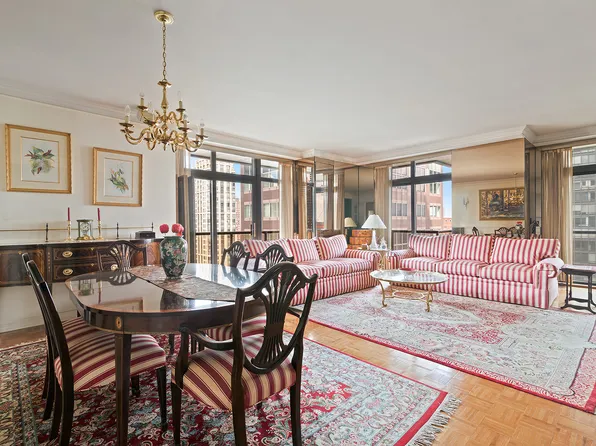 100 United Nations Plaza image 1 of 9