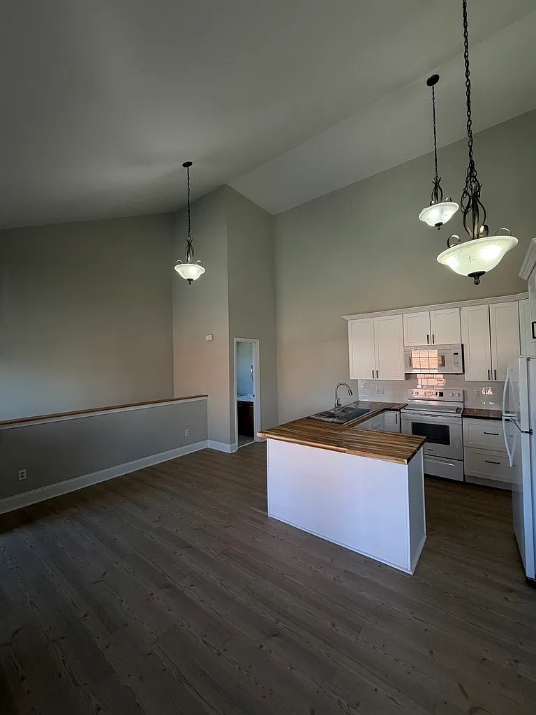 1 bed, 1.5 bath, $1,250 — Photo 2