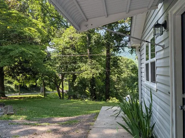 9 Camden Pl APT C, Sylva, NC 28779