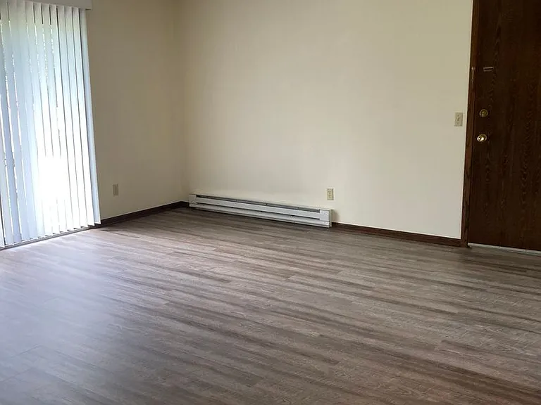 1320-1322 W Meadows Dr — Photo 22