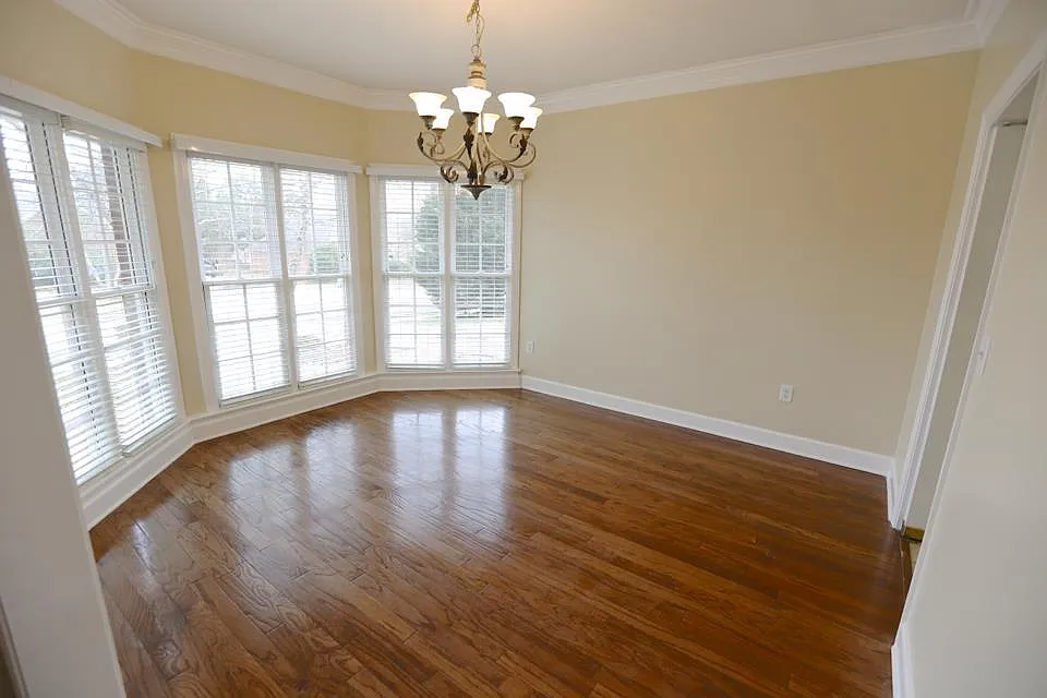 4 bed, 2912 sqft, $2,850 — Photo 3