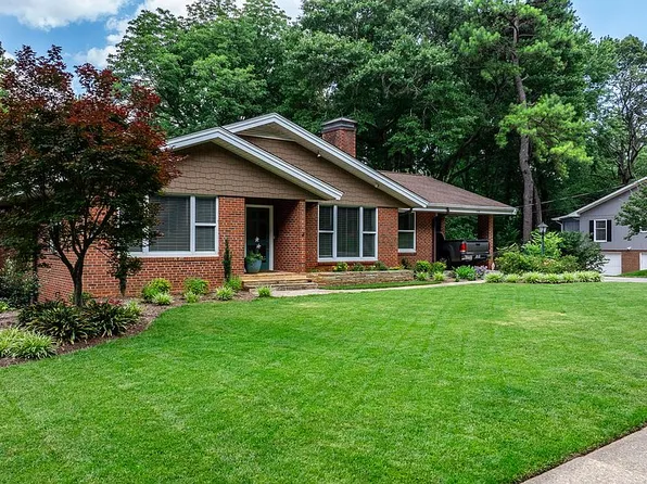 648 6th St NW, Hickory, NC 28601