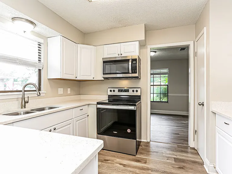 2553 Sandlewood Cir — Photo 9