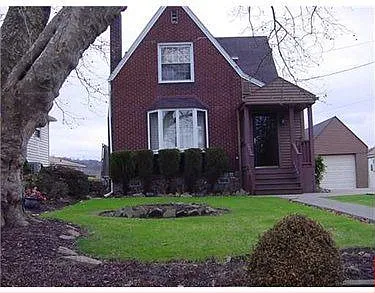 825 Parkway Dr photo 1