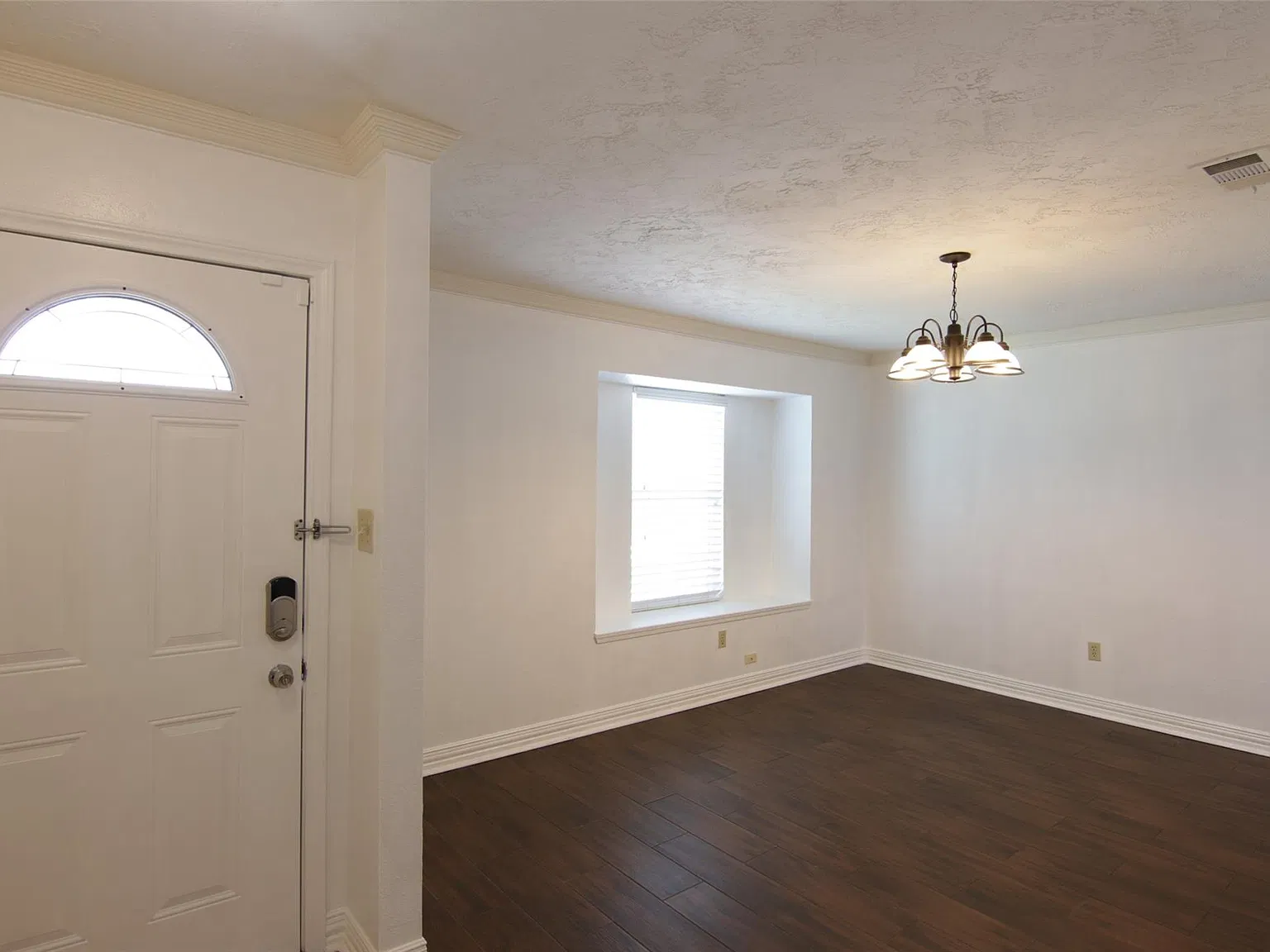 3 bed, 2.0 bath, 1584 sqft, $1,795 — Photo 3