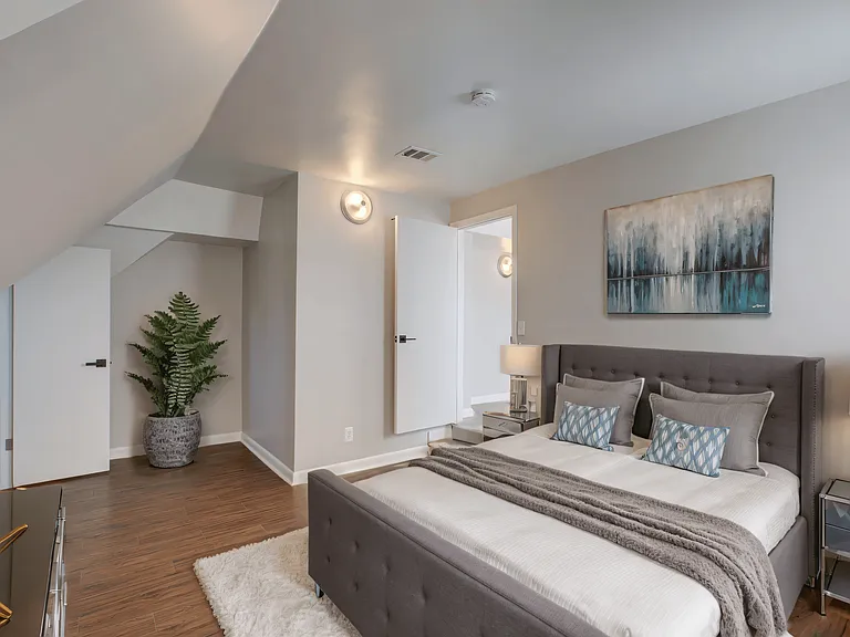 1030 N Washington St — Photo 47