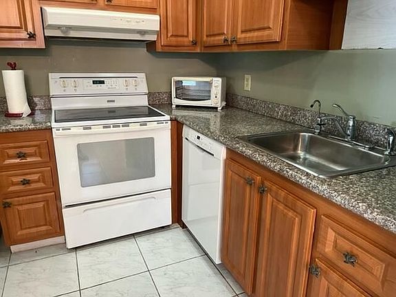 2nd image of 707 Monaco Pl #O