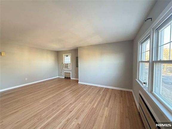 5th image of 175 Van Winkle St Floor 2