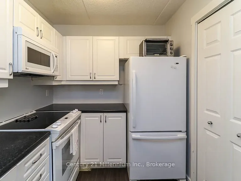 15 Dawson Dr #6 — Photo 9