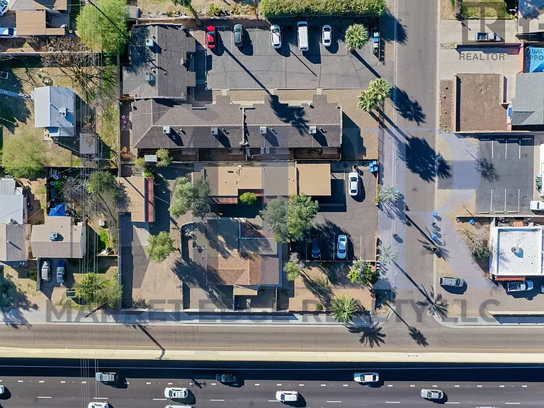 2501 W Belmont Ave — Photo 24