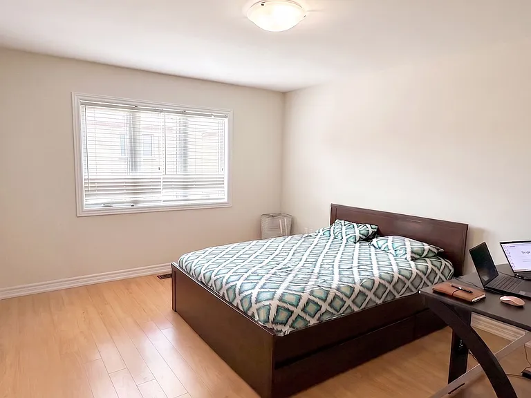 41 Crumlin Cres — Photo 17