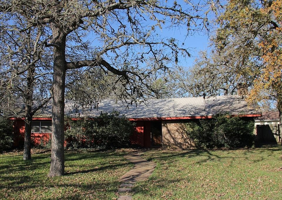 1st image of 107 Carmen Ct