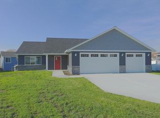 1214 Prairie Ridge Ln, Lester Prairie, MN 55354