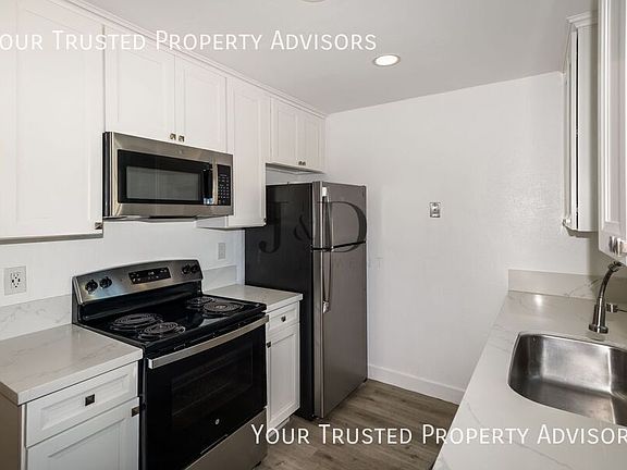 3rd image of 40 Oaklawn Ave #11