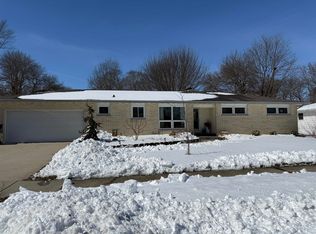 1121 Erie Dr, Janesville, WI 53545