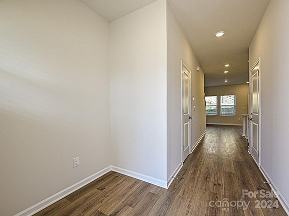 2nd image of 842 Gerard Bay Dr