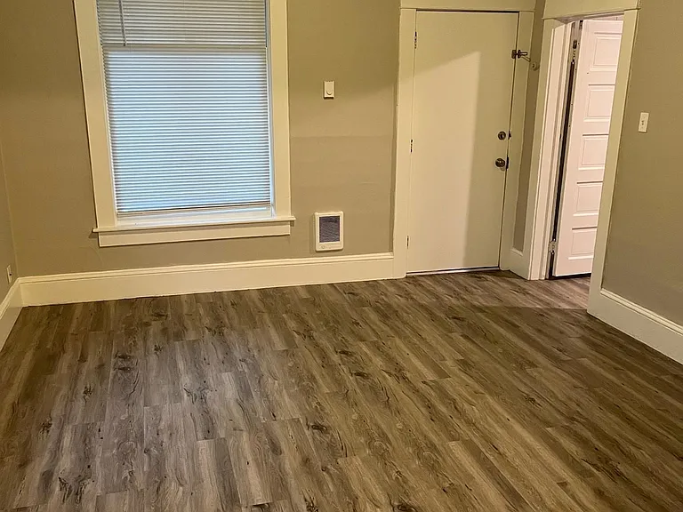 504 N Anderson St — Photo 8
