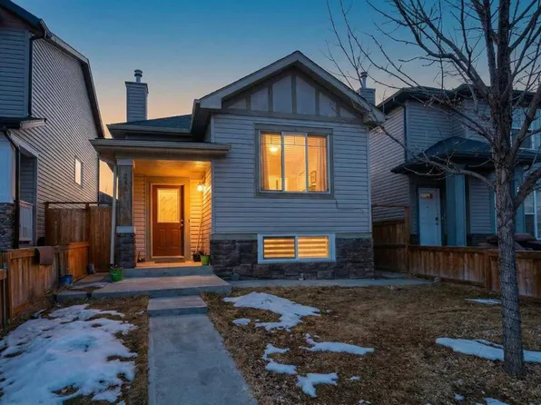 246 S Saddlebrook Way NE, Calgary, AB T3J 0B4