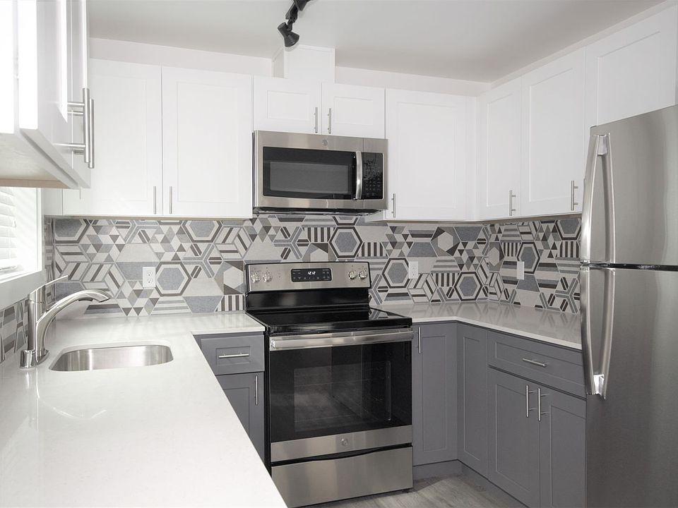 1st image of 411 Harvard Ave E #5