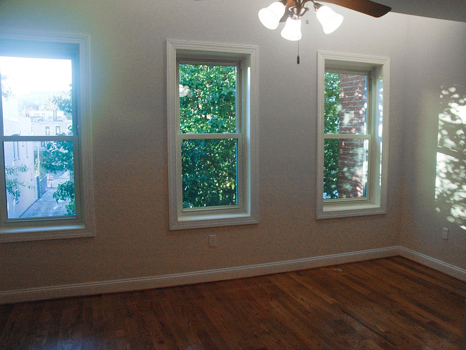 Master Bedroom (2nd Floor)