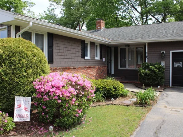 225 Braemoor Rd, Brockton, MA 02301