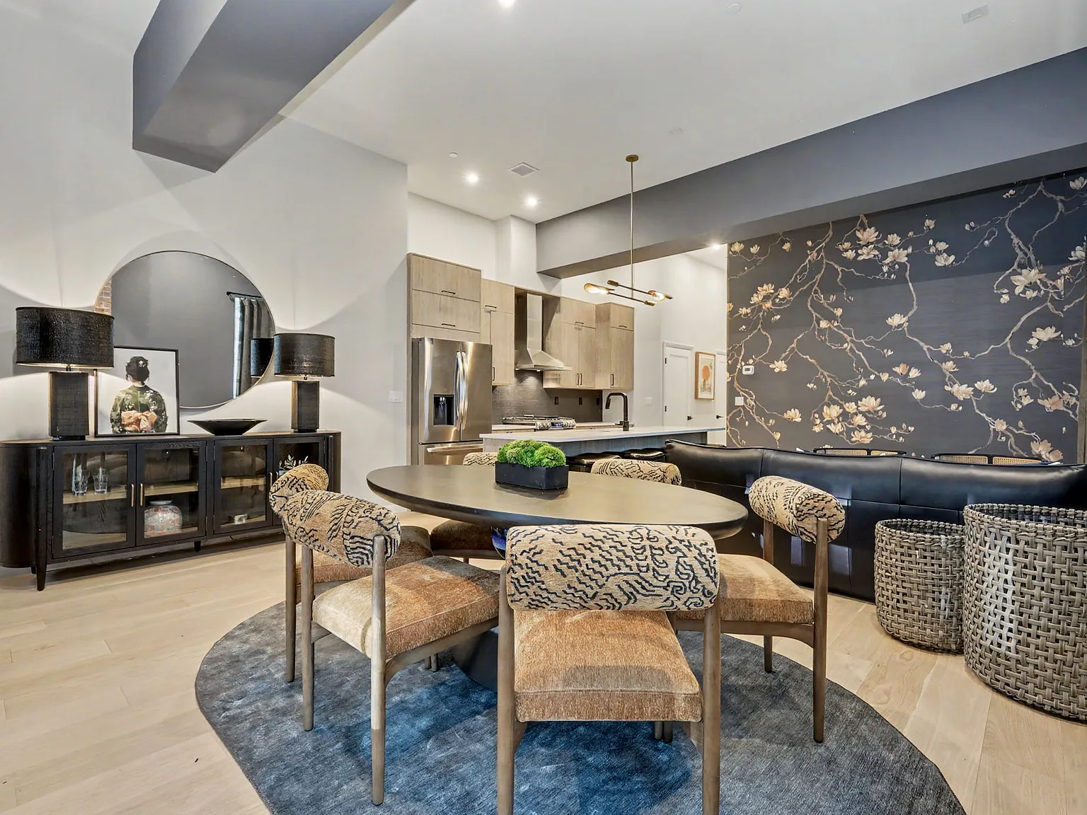 1 bed, 1.5 bath, 988 sqft, $10,000 — Photo 2