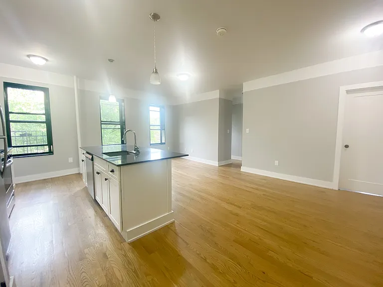15711 Sanford Ave #C9 — Photo 4