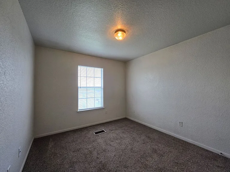 1603 Dugger Cir #B — Photo 15