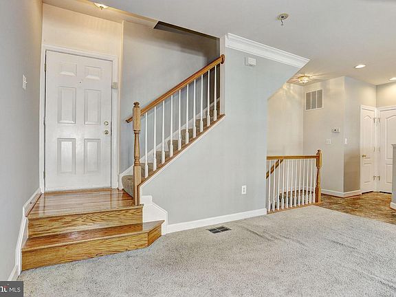 3rd image of 3516 Carriage Walk Ln #32-C