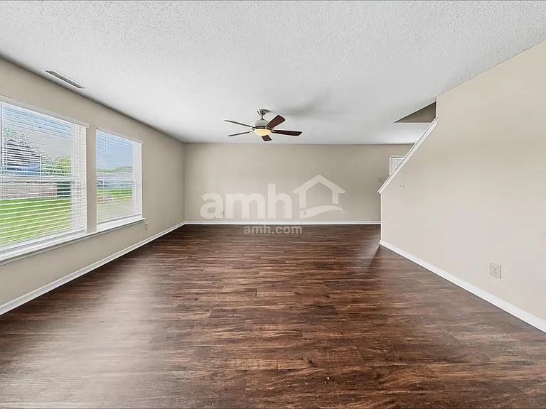 1221 Redwood Dr — Photo 6