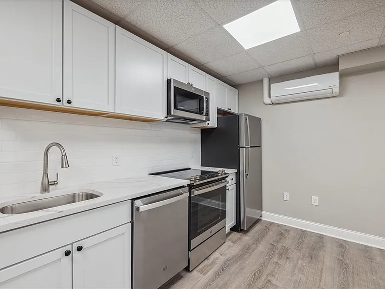 27 Middle St #1 — Photo 2