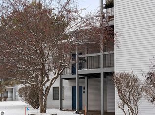 621 Riverine Dr APT 201, Traverse City, MI 49684