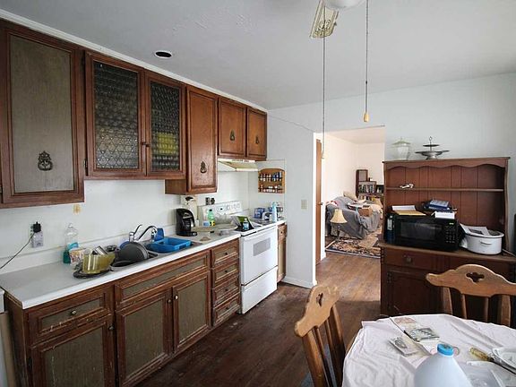 3rd image of 2558 Kathleen Ave