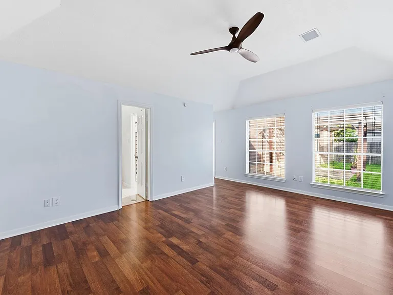 1813 Oak Wood Dr E — Photo 25