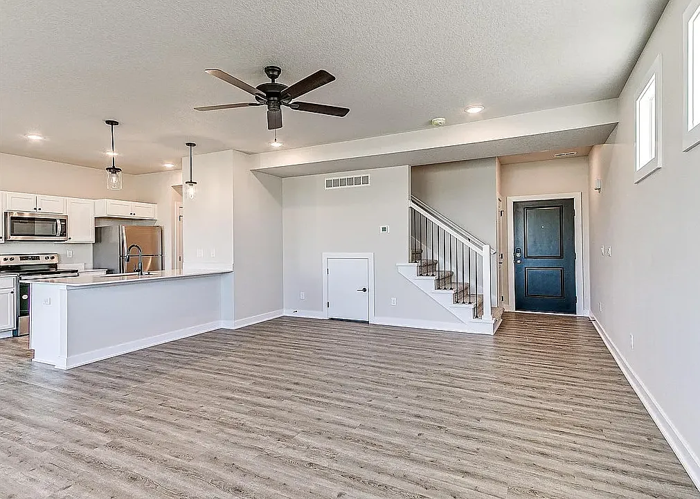 3 bed, 2.5 bath, 1565 sqft, $1,950 — Photo 3