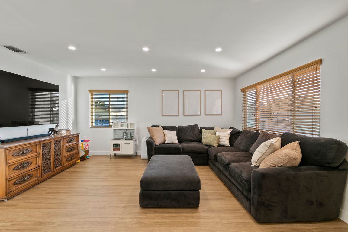 next background image