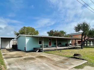 904 W Harrison Ave, Port O Connor, TX 77982