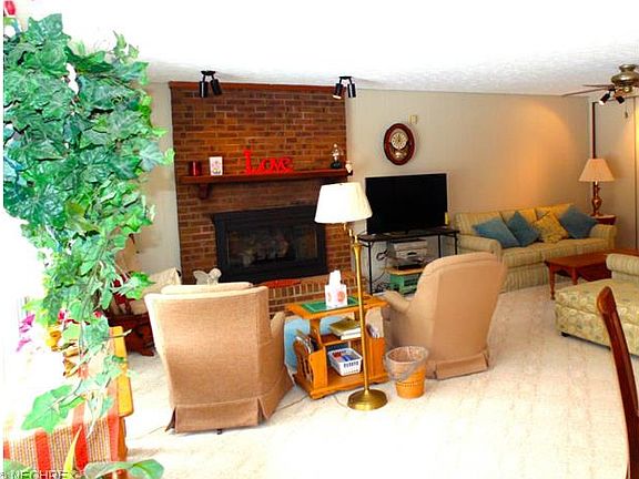 5th image of 9758 Pebble Brook Ln