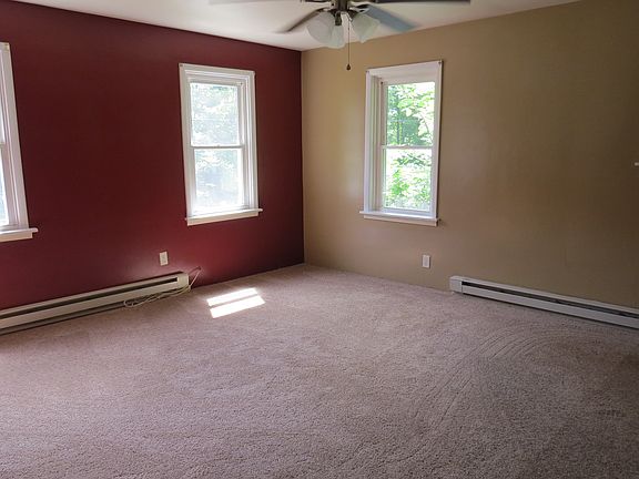 LIVING ROOM - 22'X13'