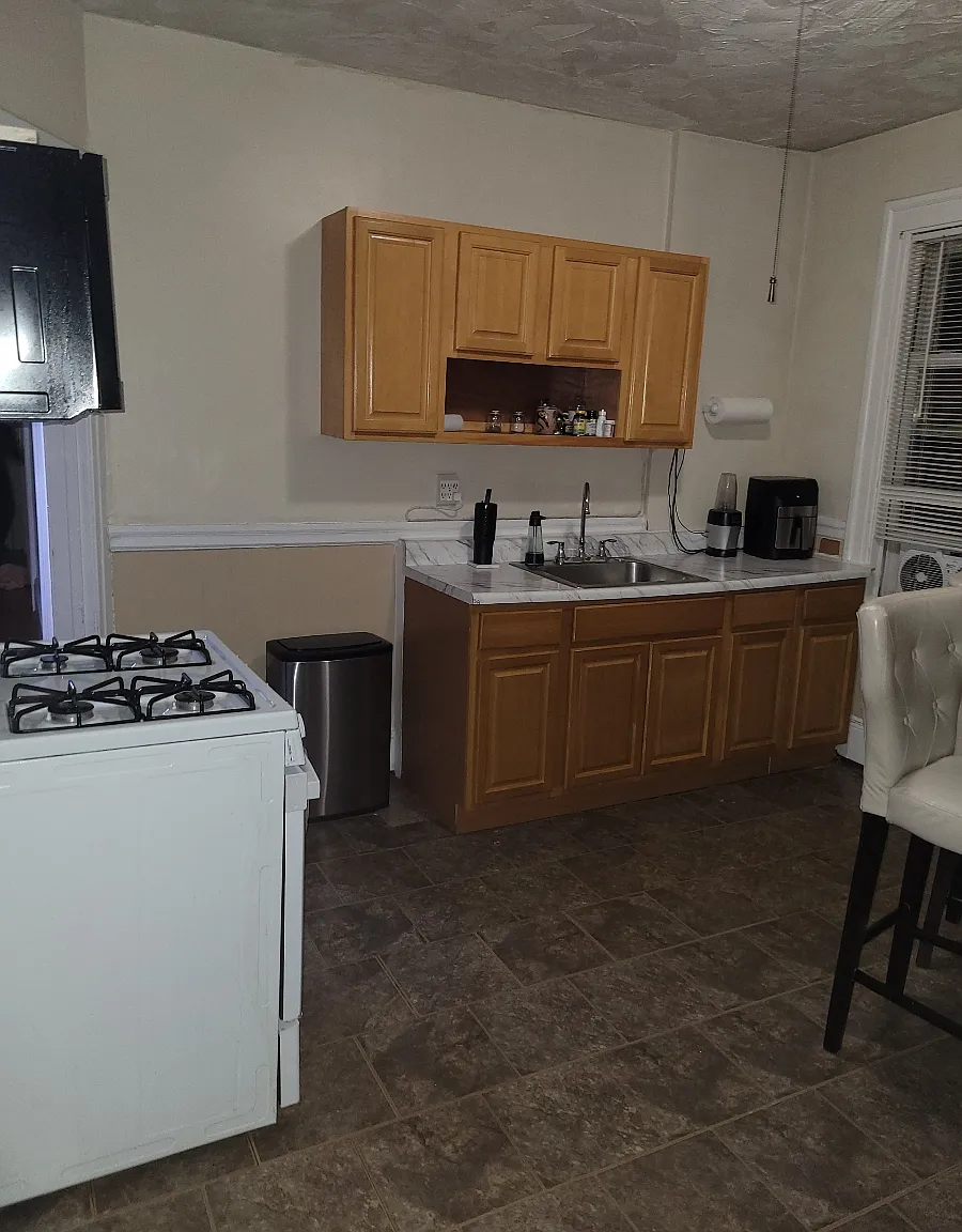 588 Park Ave — Photo 2