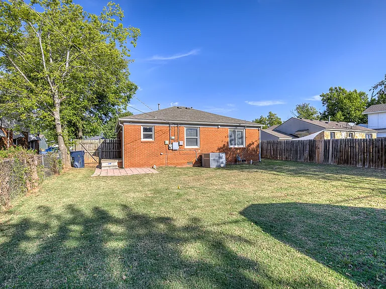 2912 W Fairfield Ave — Photo 27