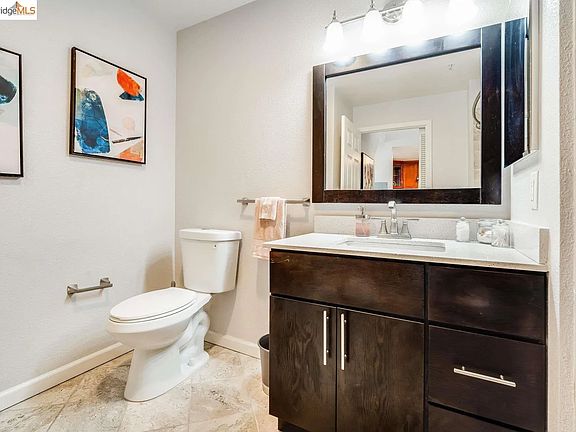 4th image of 555 10th St APT 405