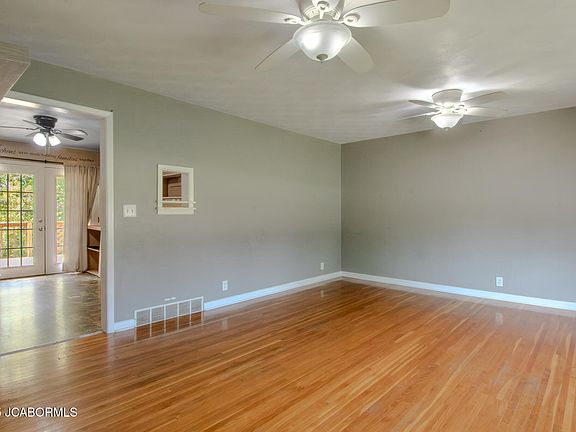 3rd image of 3036 Southwood Hills Rd